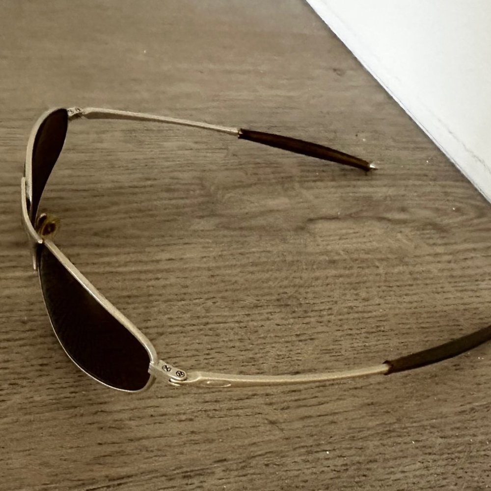 Classic frame Oakley sunglasses - Gold/Tan/Bronze